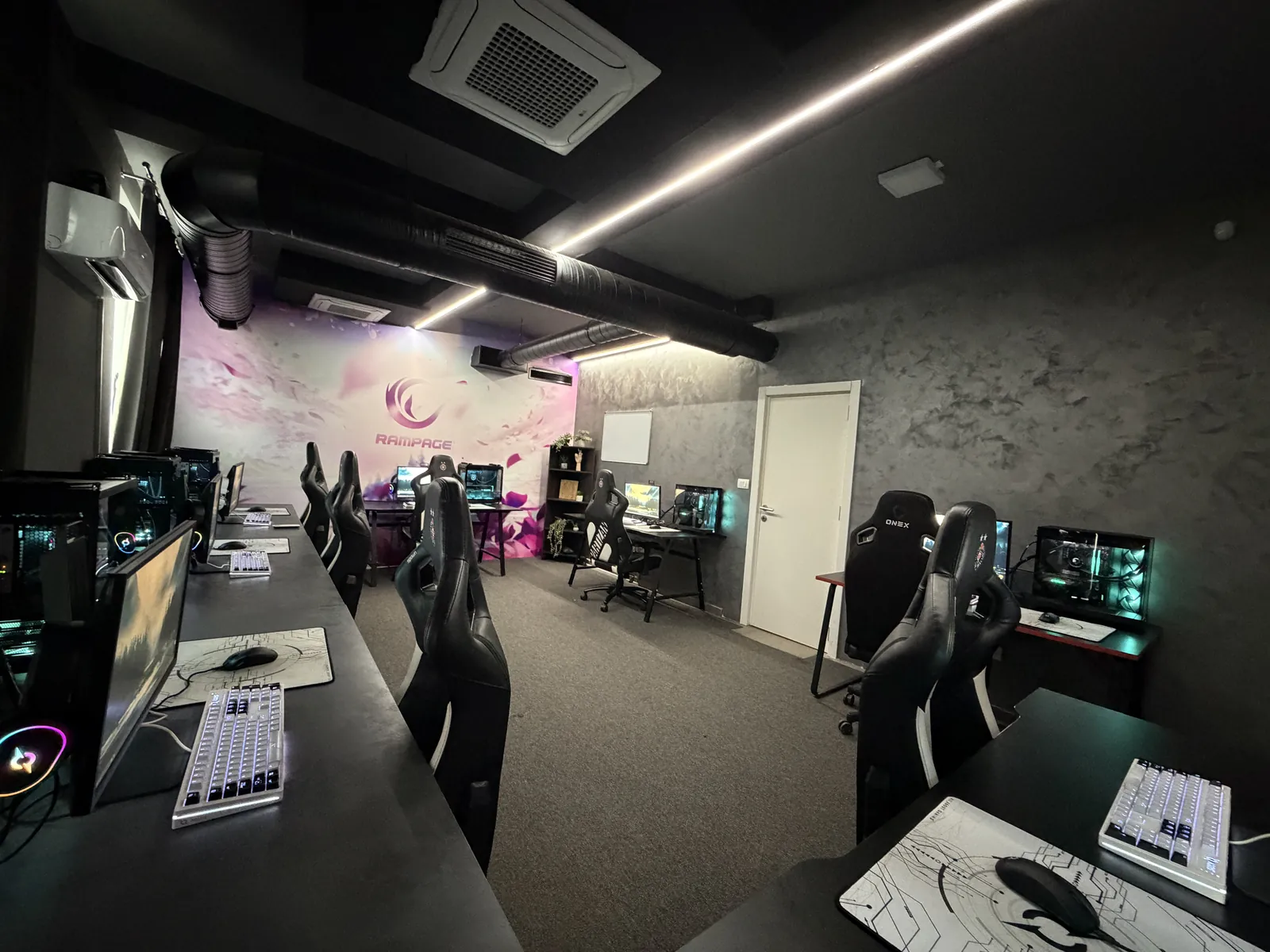 Coach & Streaming Room — Private Setup